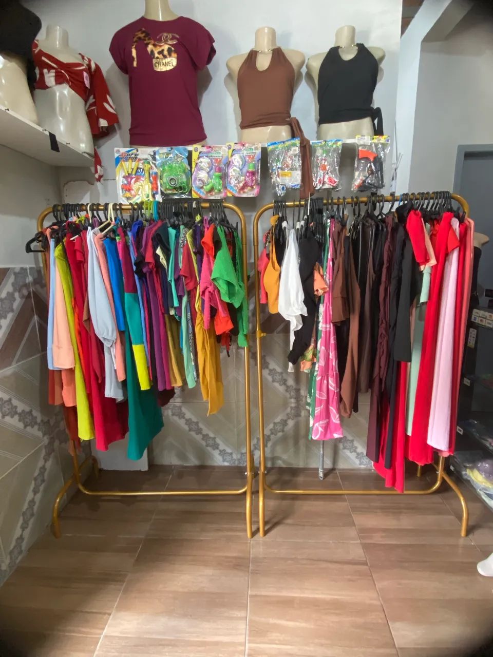 Vendo uma lojinha completa para quem quer abrir o seu próprio negócio - Foto 2