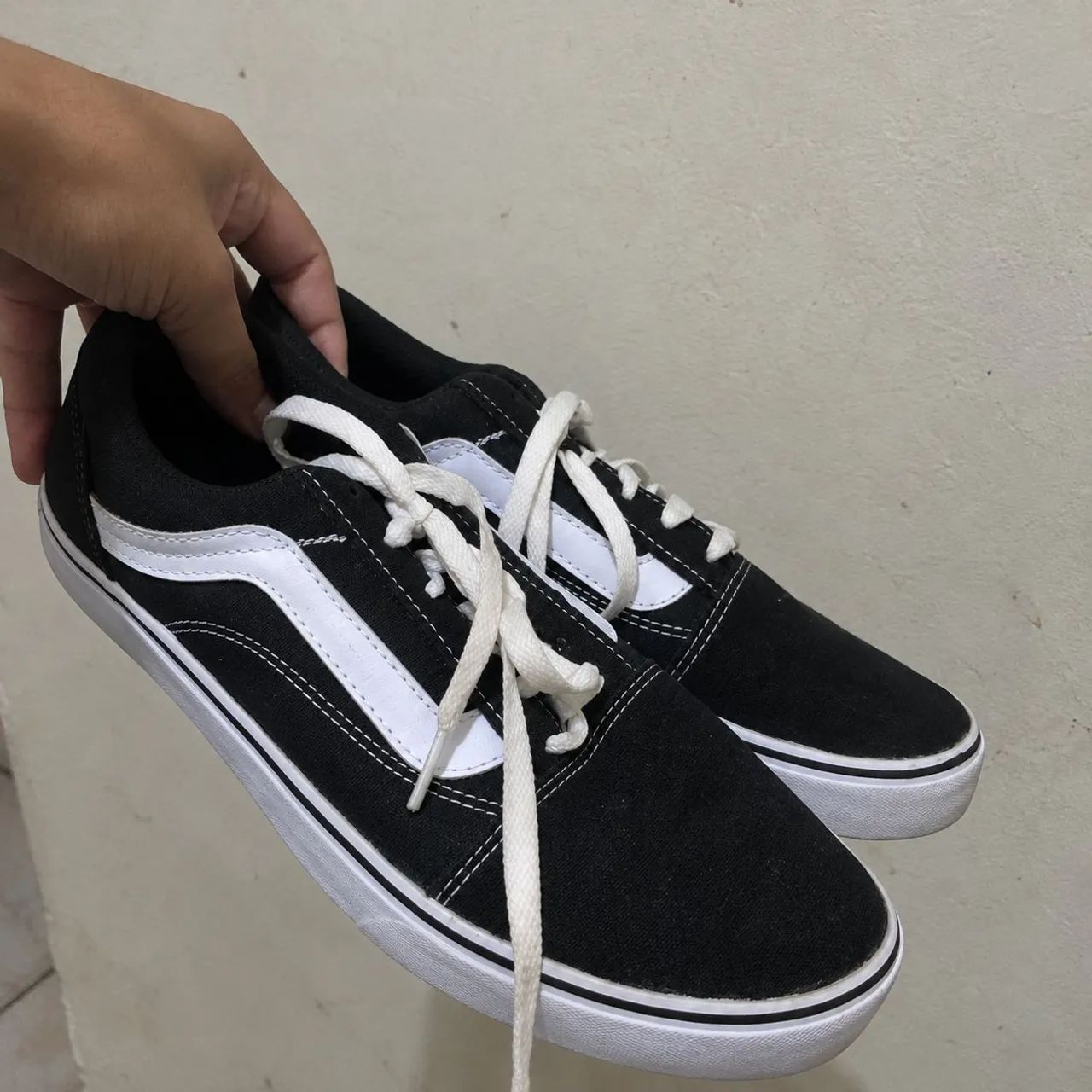 Tênis Casual Preto com Branco 