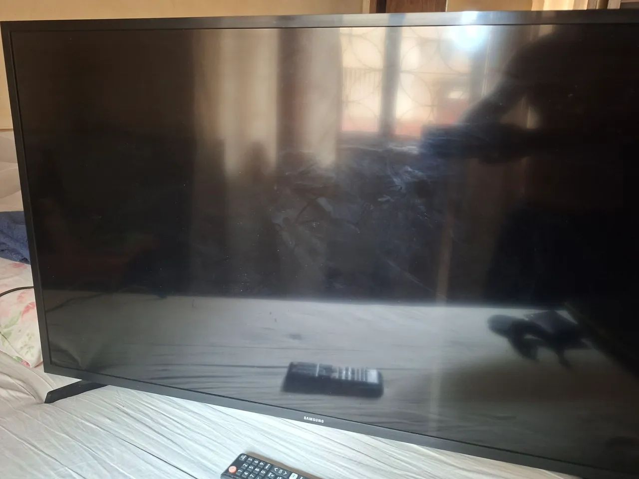 Vendo televisão 43 polegadas Samsung com defeito  - Foto 3