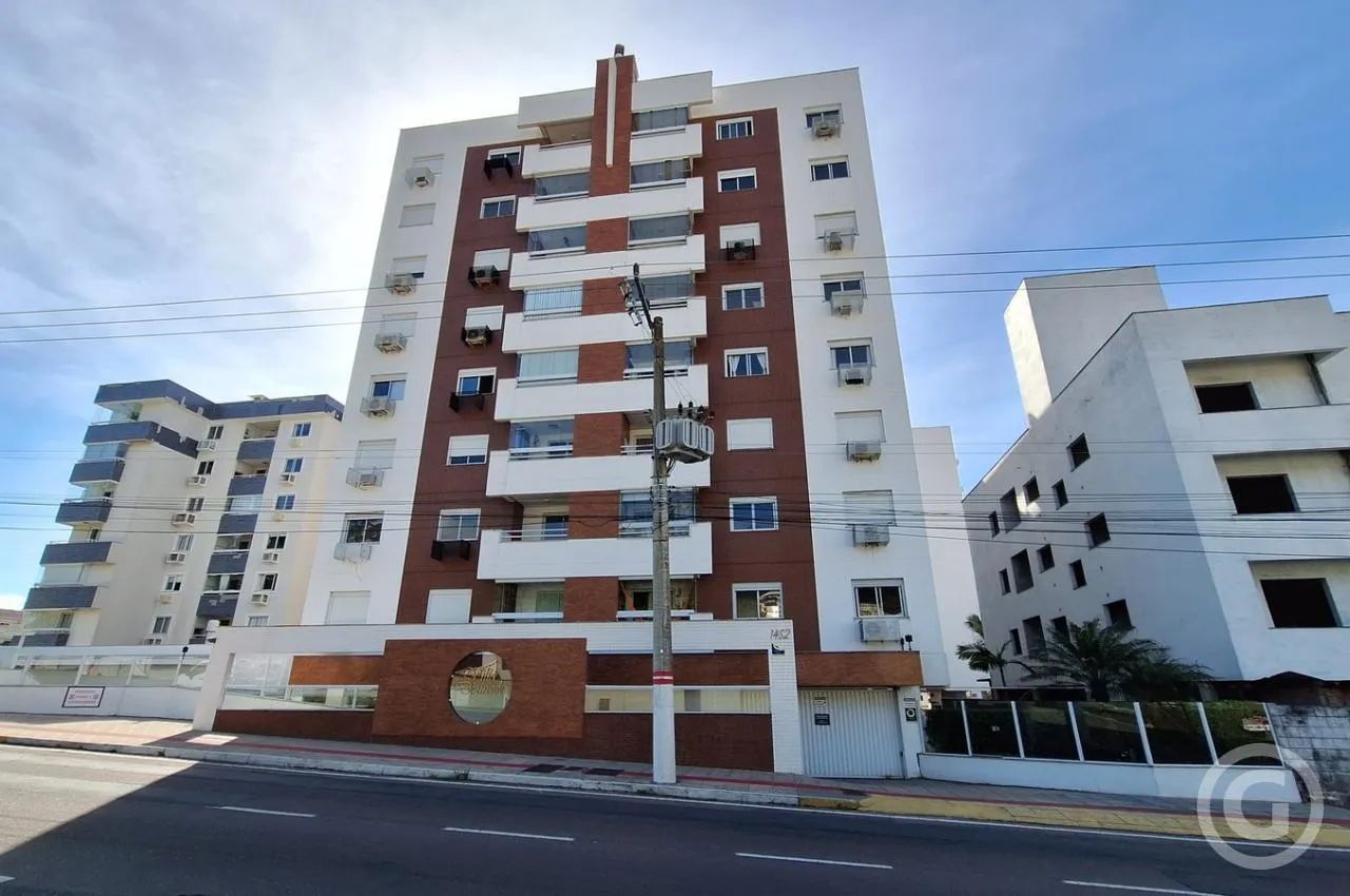 Apartamento semimobiliado em São José