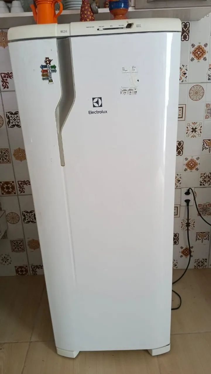 Vendo geladeira 240 lts