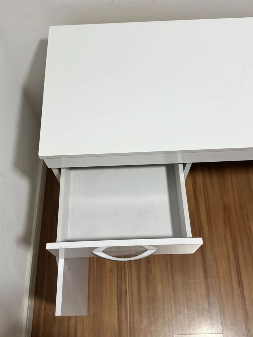 Escrivaninha branca com 2 gavetas - Foto 2