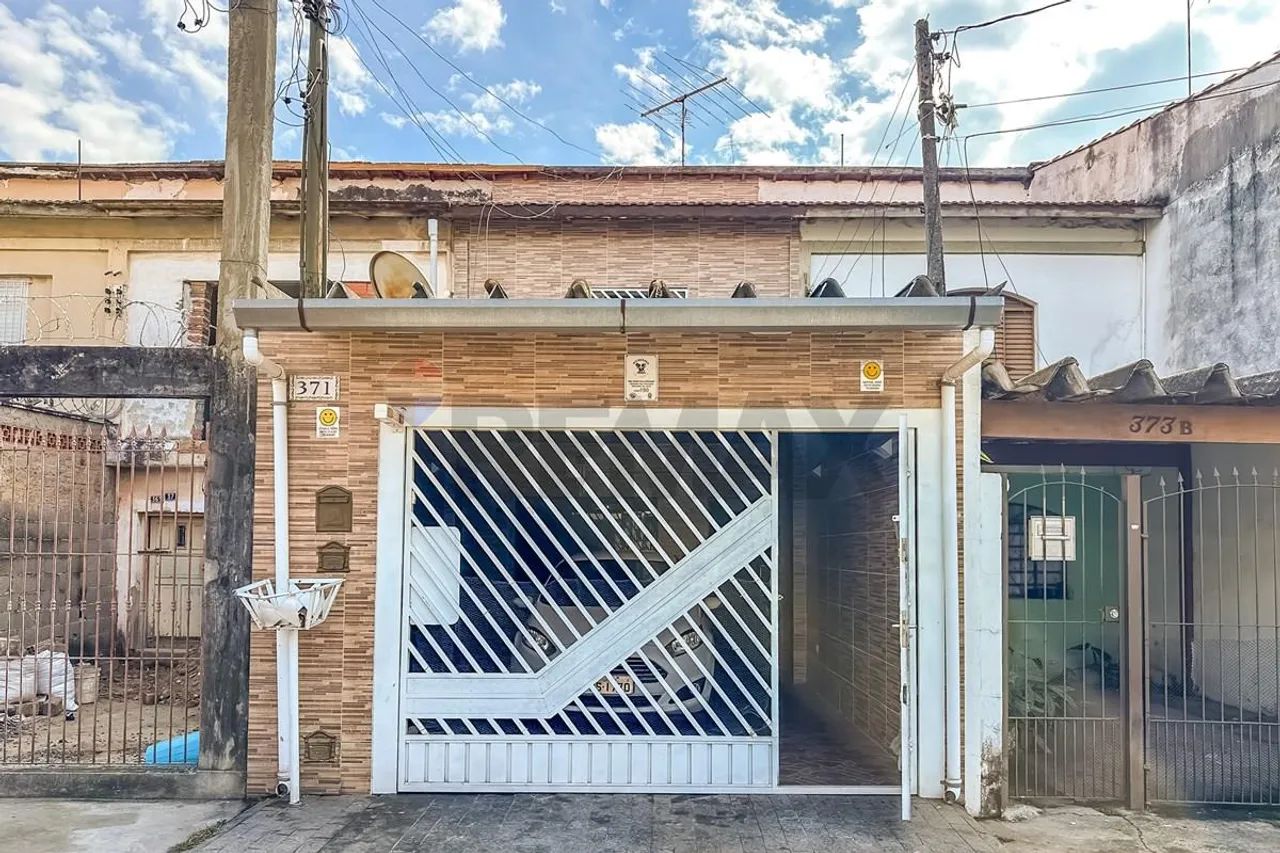 Sobrado em SP: 3 Quartos, Quintal e Vaga Coberta!