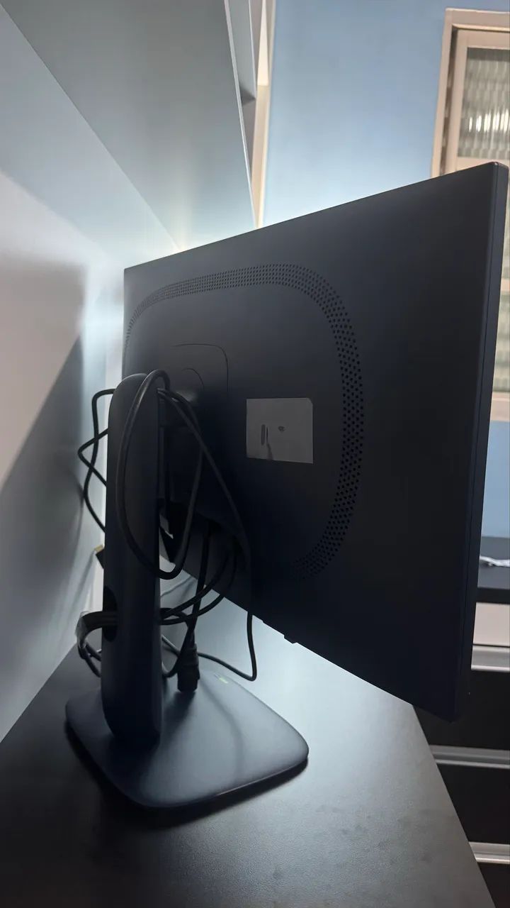 Alienware 27 Gaming Monitor AW2725DM 27-inch QHD 180Hz 1ms  - Foto 2