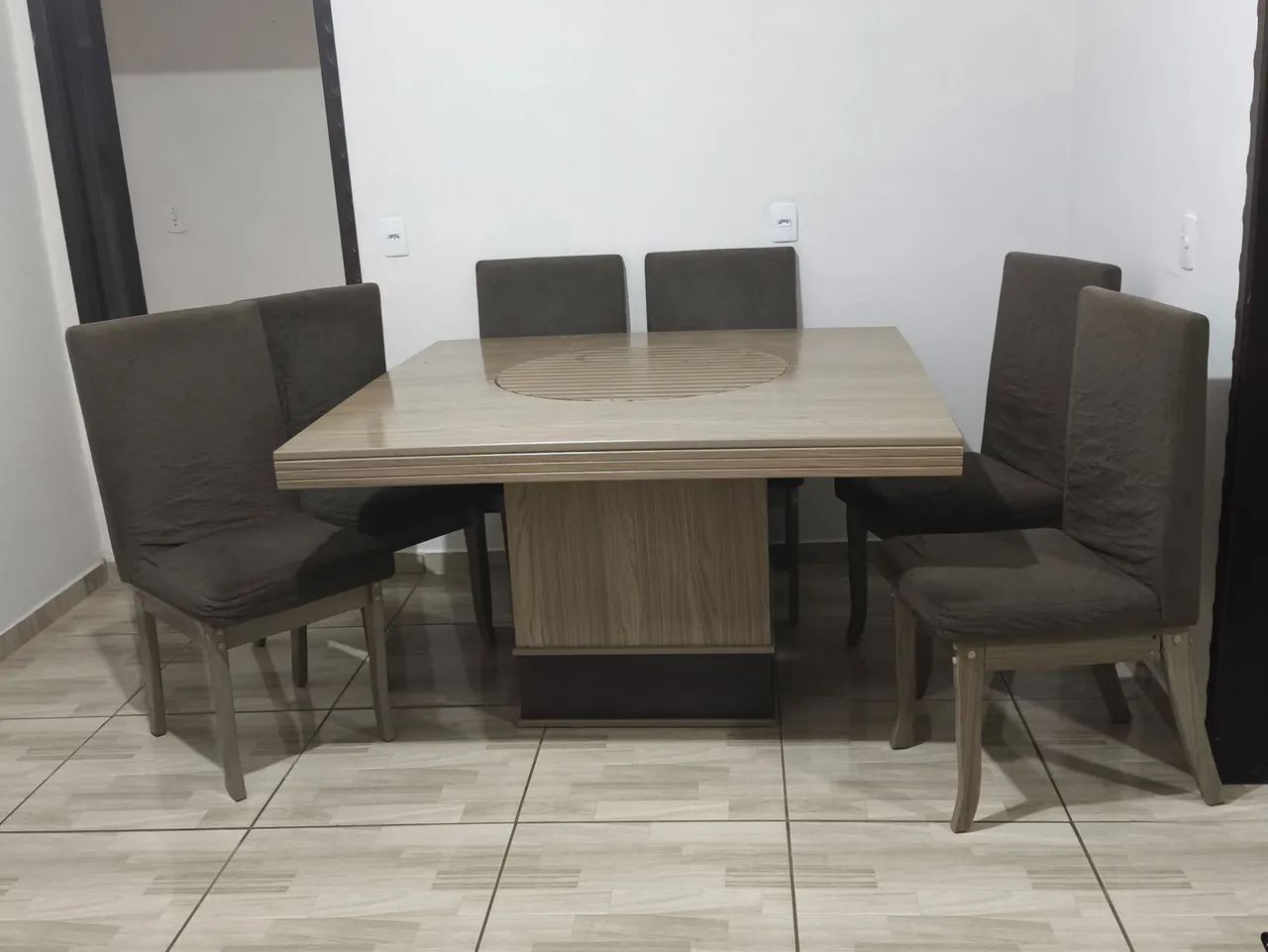 Mesa com cadeiras - Foto 2