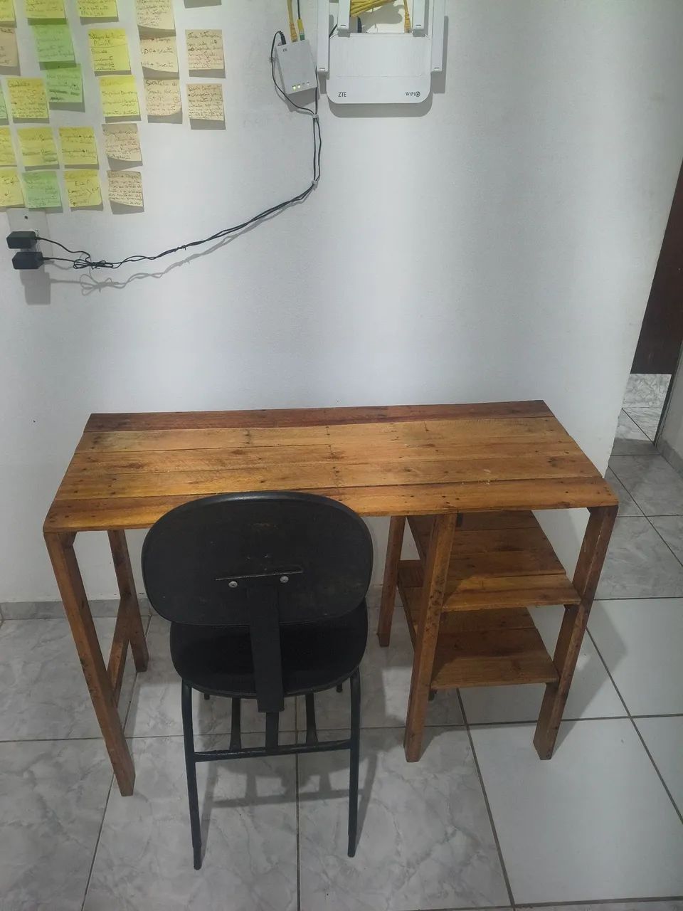MESA/ESCRIVANINHA + CADEIRA
