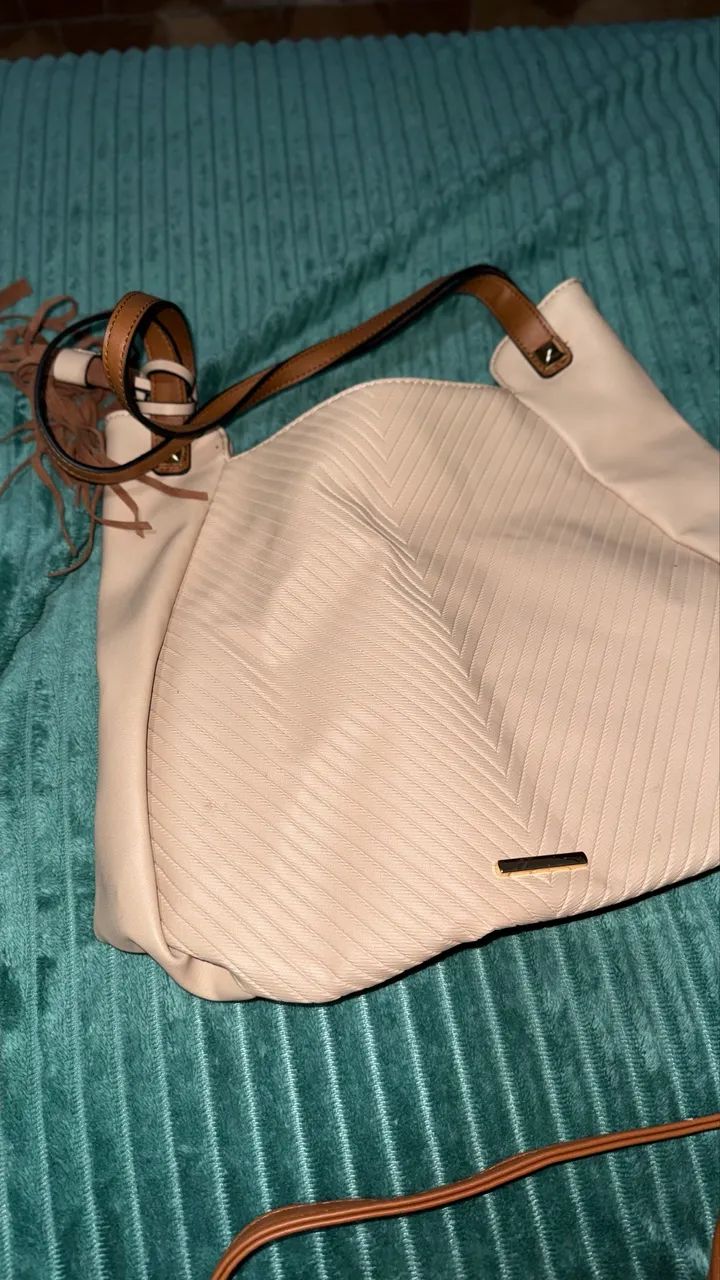 Vendo 3 bolsas médias novas  - Foto 3