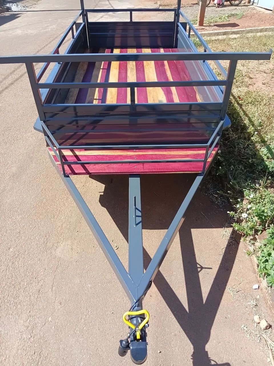 Carretinha 2 eixos a pronta entrega em trindade  - Foto 3