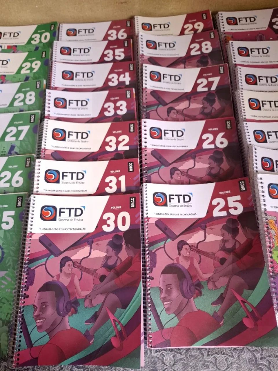 Livros de excelente estado novos do 3° ano do ensino médio. 