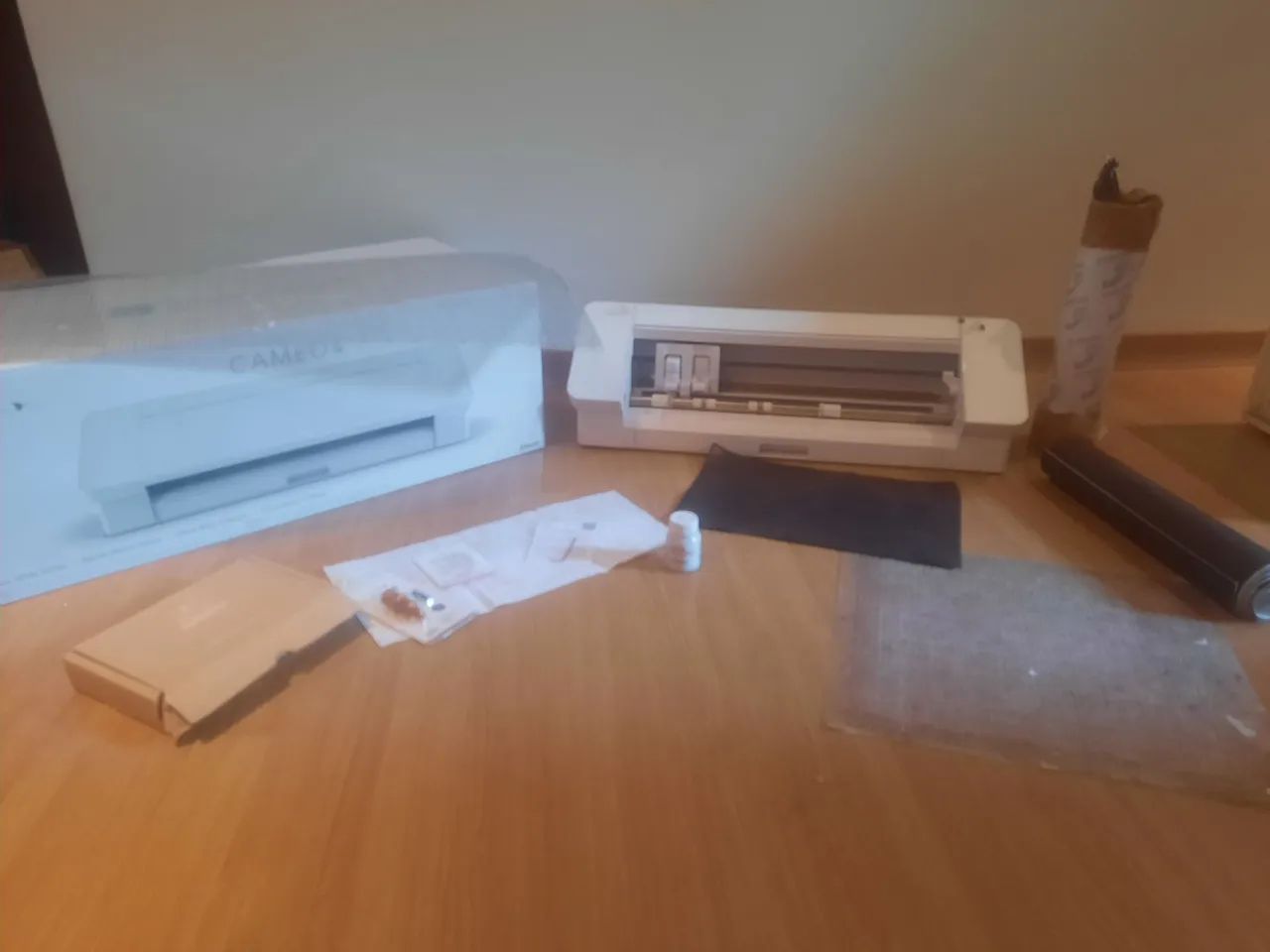 Silhouette Cameo 4 com lâminas e materiais