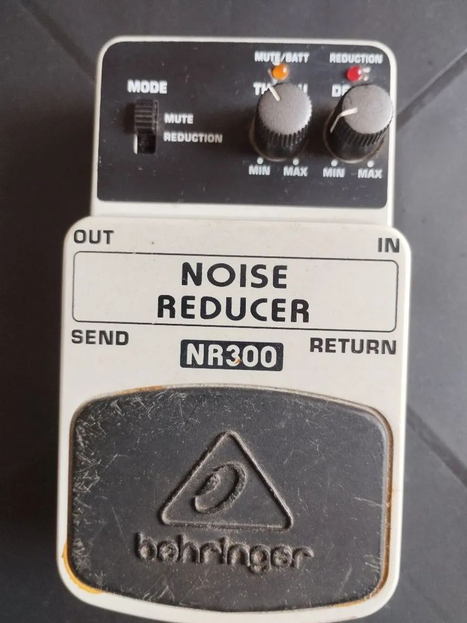 Pedal Redução e Mudo Noise Reducer NR300 Behringer 