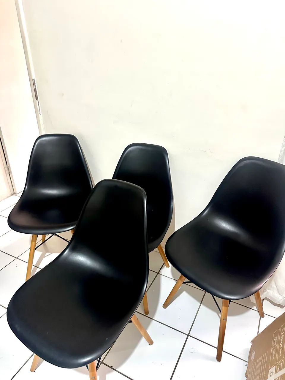 4 Cadeiras Eiffel Preta para Mesa de Jantar - Foto 3