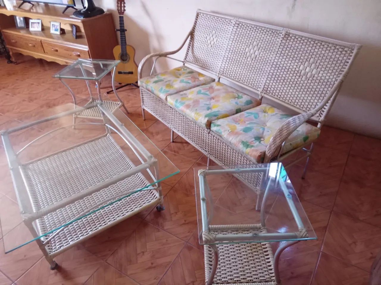 Conjunto de Varanda em Fibra Sintética: Sofá + 3 Mesas com Vidro - Foto 2