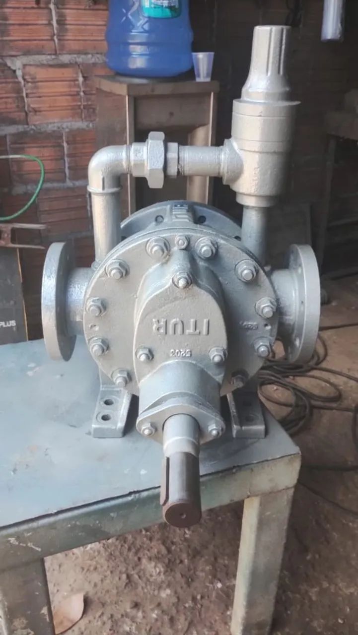 Venda essa bomba de  engrenagem de 3" semi-nova diferenciada  - Foto 3