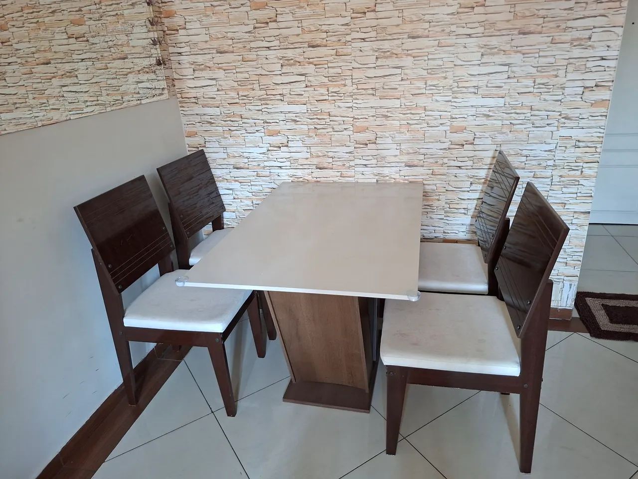 Mesa 4 cadeiras 