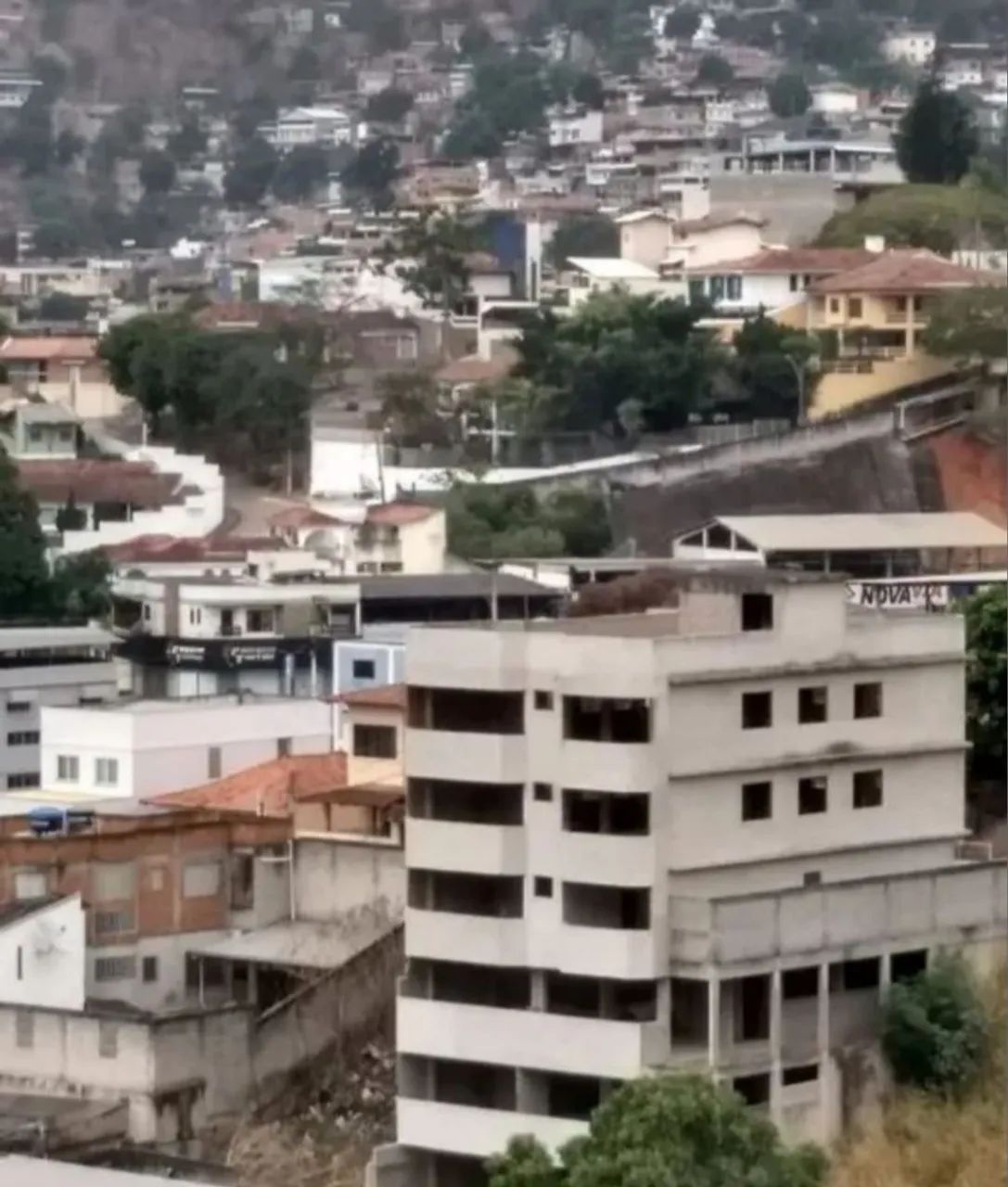 Prédio apartamentos em construção 