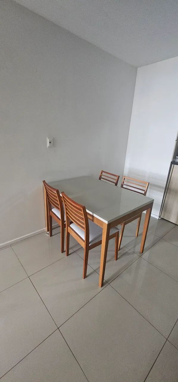 Mesa com 4 cadeiras  - Foto 2