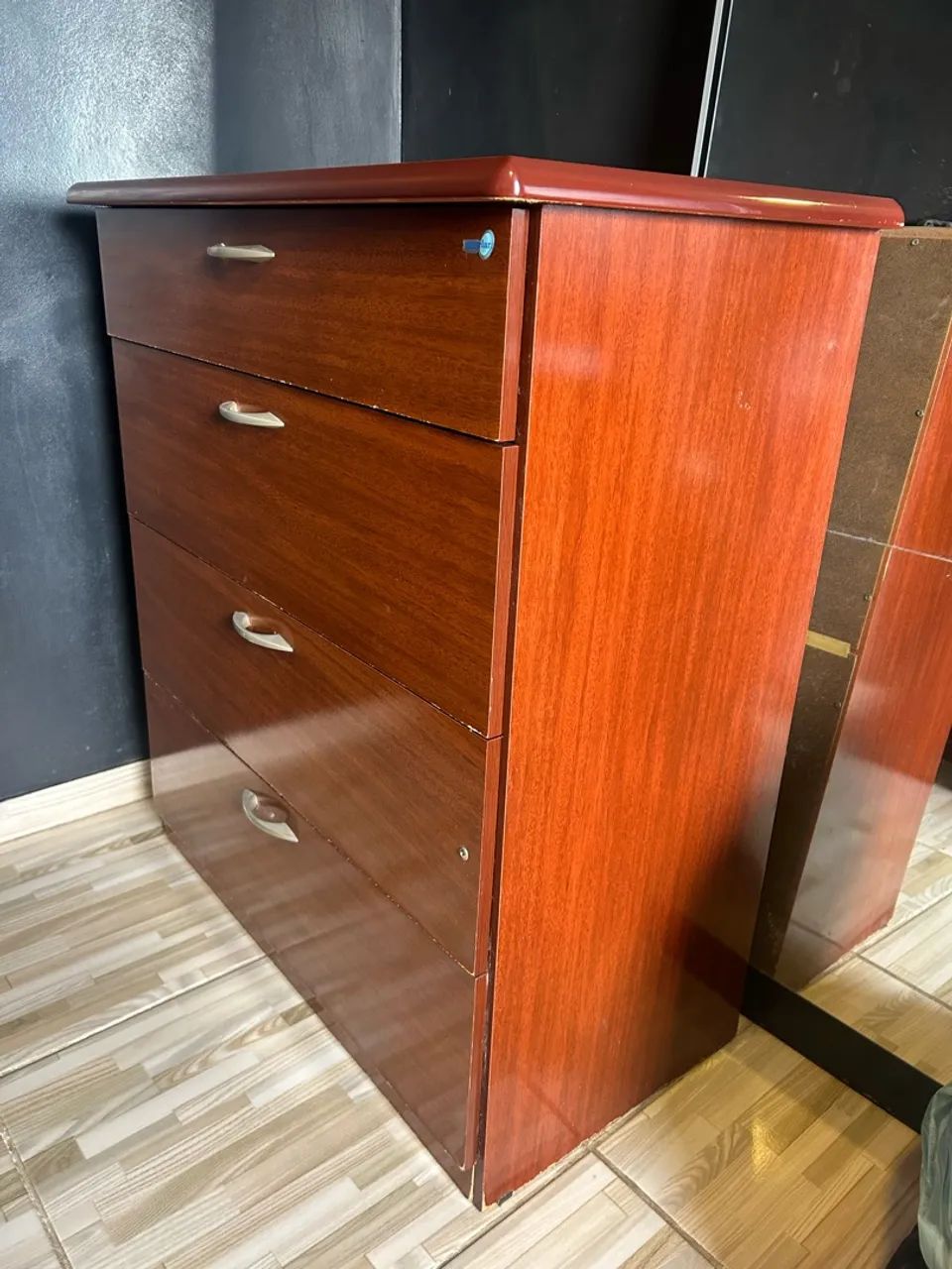 Vende-se cômoda 4 gavetas  - Foto 3