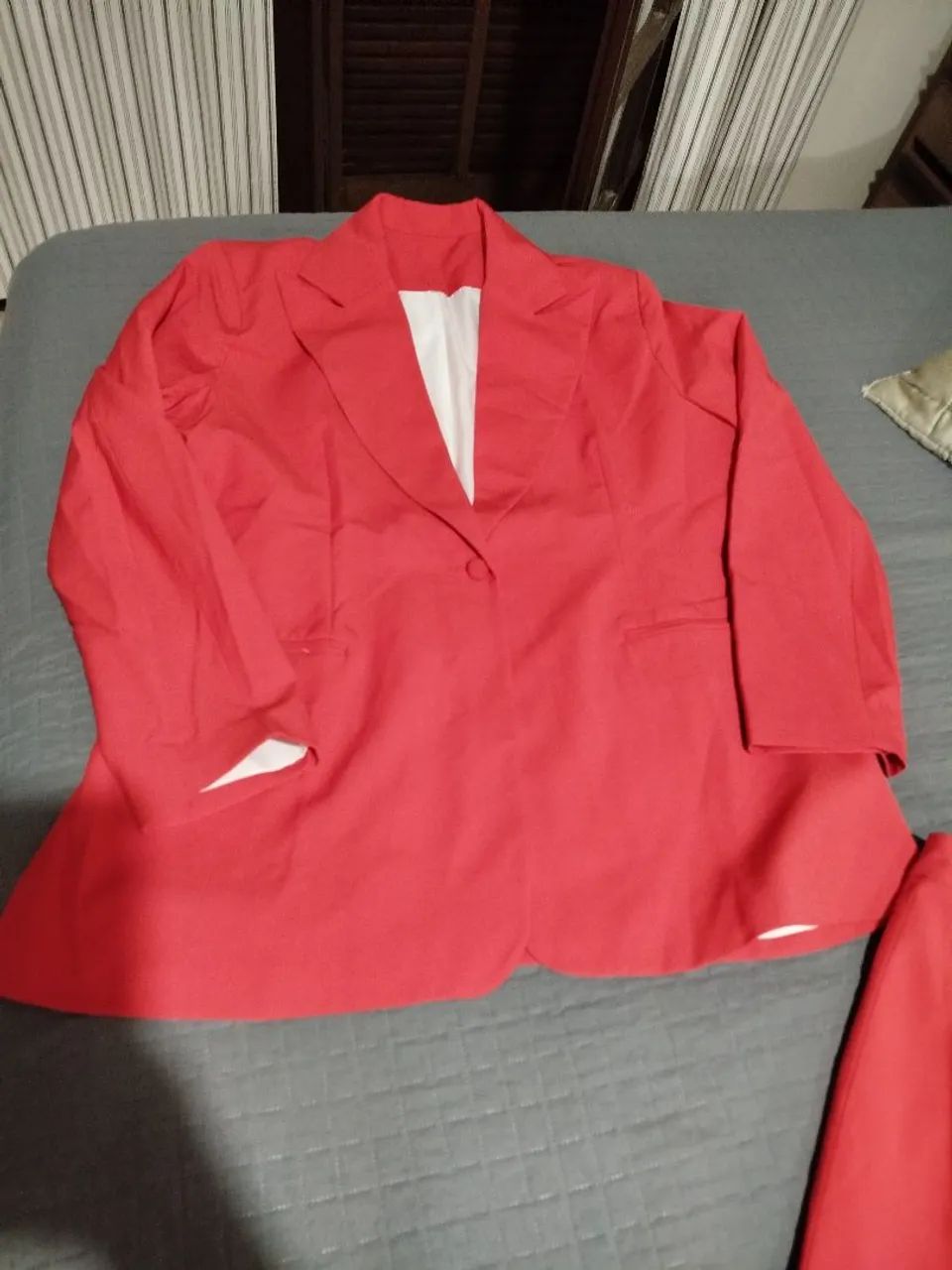 Conjunto alfaiataria vermelho saia e blazer  - Foto 5