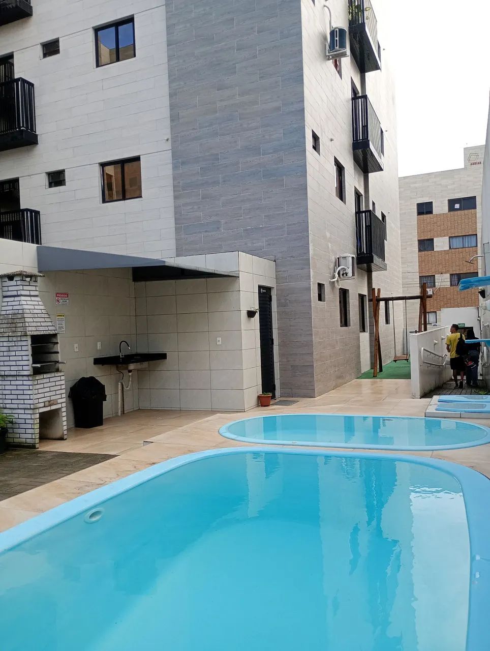 Alugo quarto pra dividir  valor $400,00 - Foto 4