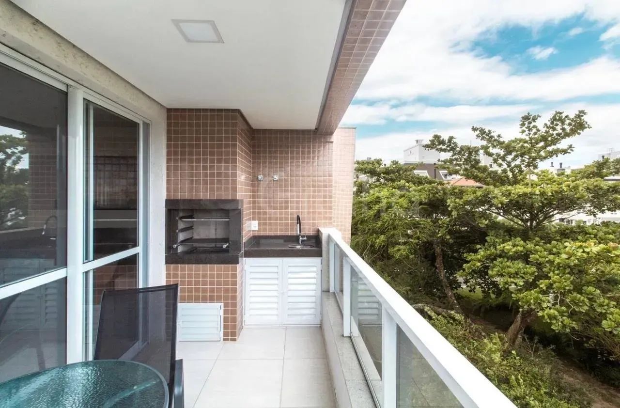 Imóvel para venda tem 975 metros quadrados com 12 quartos em Jurerê - Florianópolis - SC