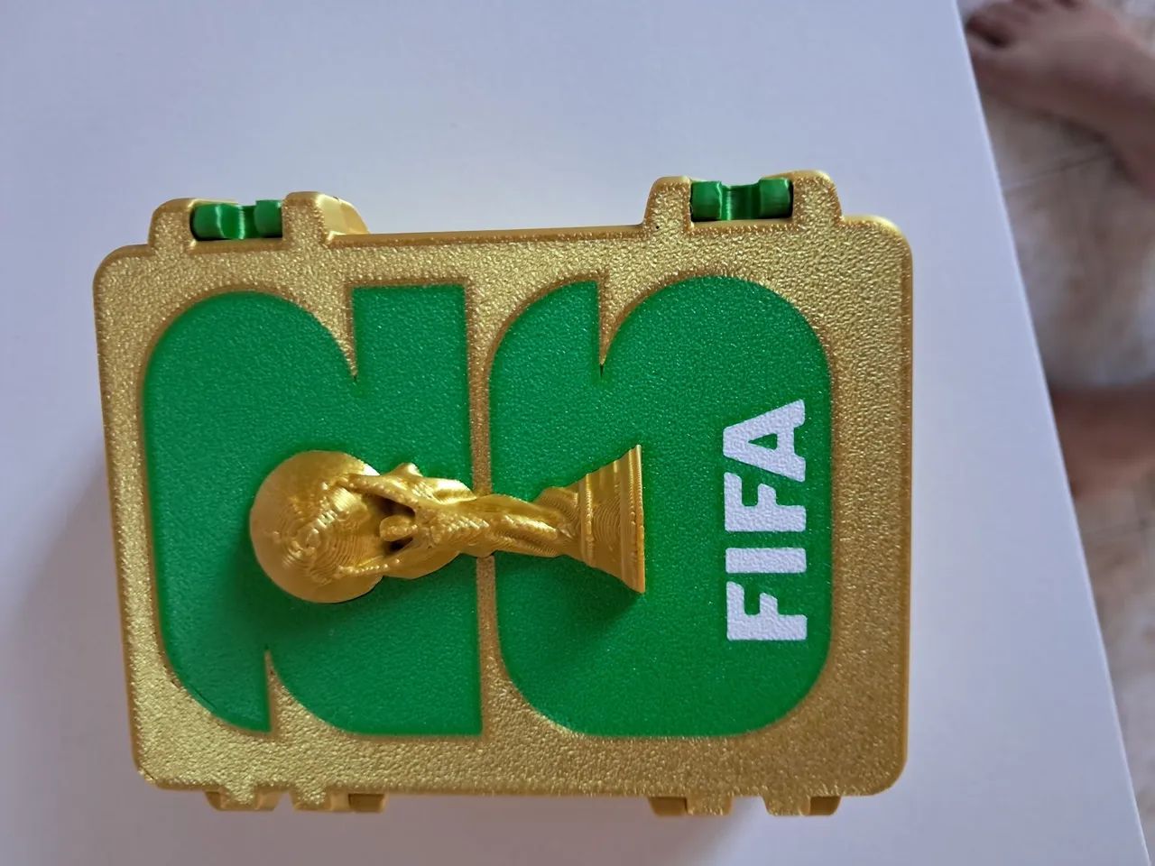 Troco ou vendo figuras da copa. 