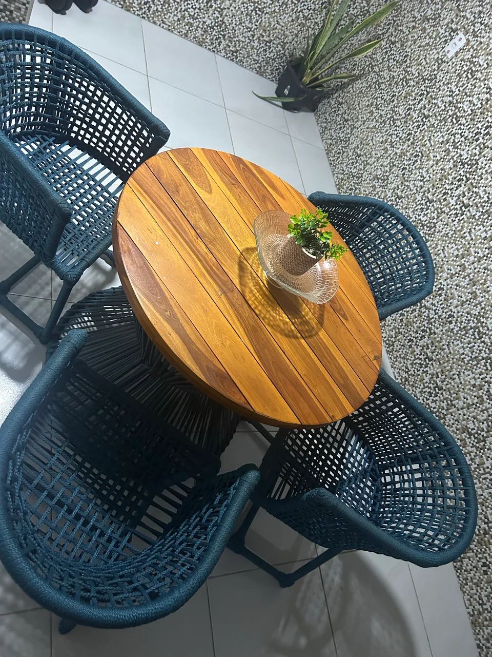 vende-se mesa de área externa com 4 cadeiras  - Foto 3