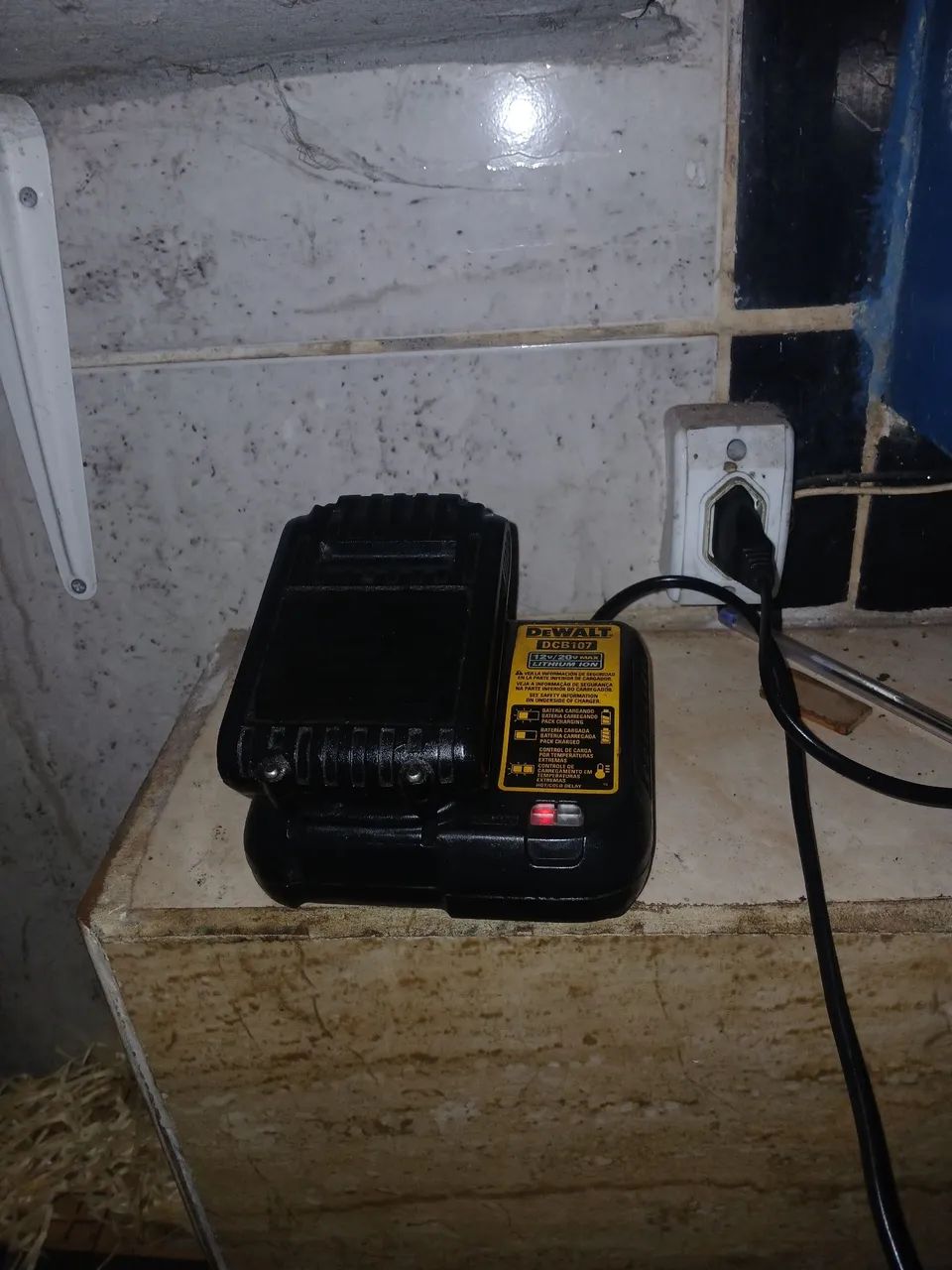 Vende-se engraxadeira Dewalt - Foto 2
