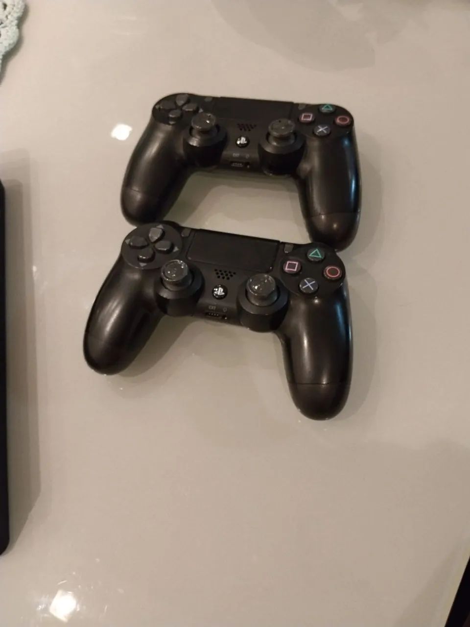 Vendo PS4  em ótimo estado com 2 controles  - Foto 3
