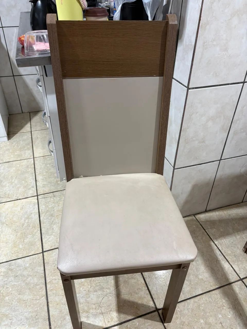 Vendo mesa com 6 cadeiras!  - Foto 2