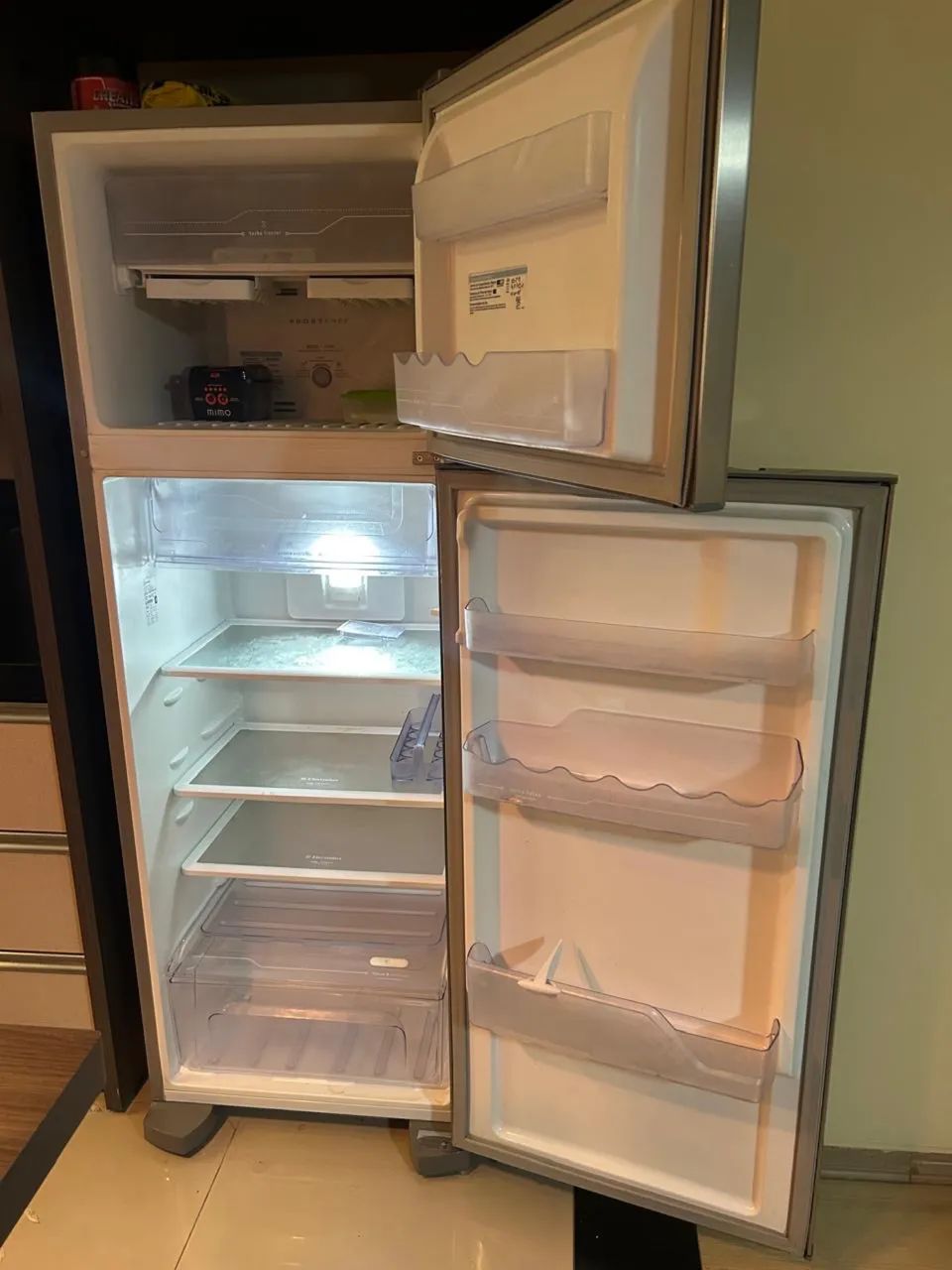 Geladeira inox Electrolux 310 litros - Foto 3