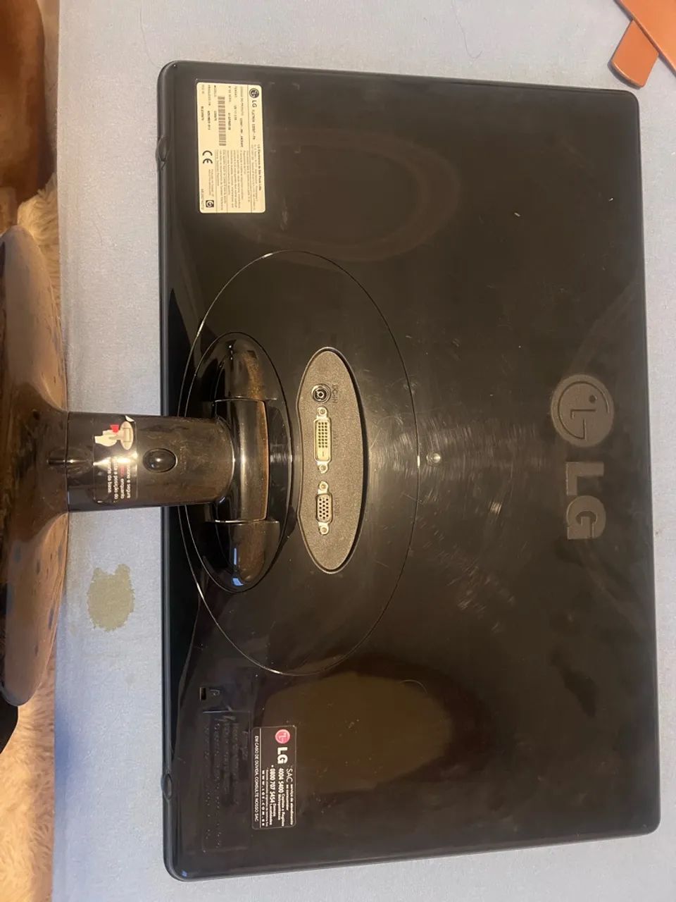Monitor LG Flatron E2050T 20" LED - Entradas DVI e VGA - Foto 2