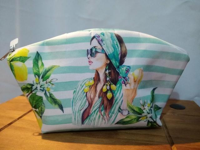 Kit com 5 necessaire