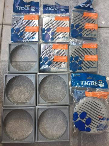 5 Grelhas Cromadas + 5 Porta Grelha e 1 Ralo Sifonado Cônico 100x40 Tigre. Produto Novo