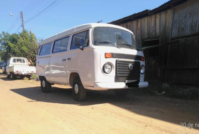 Vendo Kombi / Furgão 2008 em ótimo estado - Foto 4