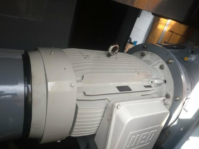 Motor elétrico trifásico weg 250cv industrial 315S/M IP55 1780rpm - Foto 4