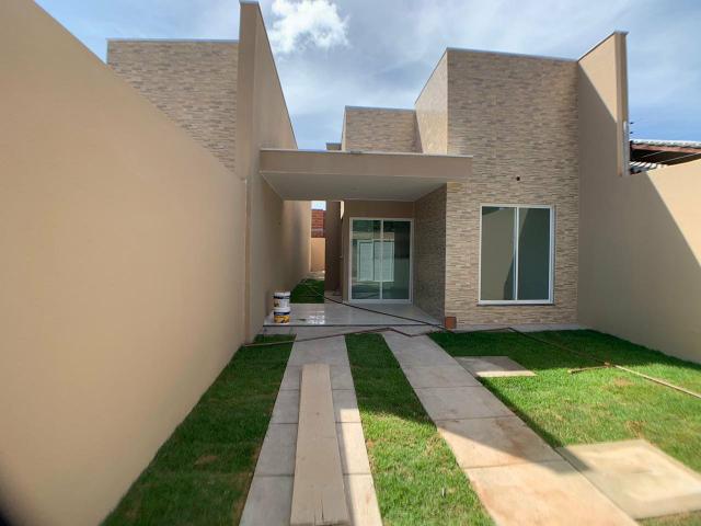 Belíssima casa plana nova de 03 quartos
