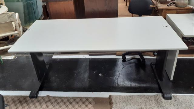 MESA E CADEIRA DE ESCRITÓRIO Mercado das Pulgas *10X parc. - Foto 3