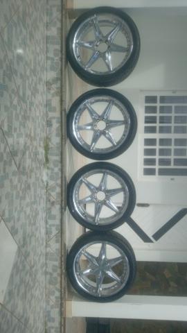 Vende-se roda cromada aro 24 universal já vai completa com os pneus - Foto 4
