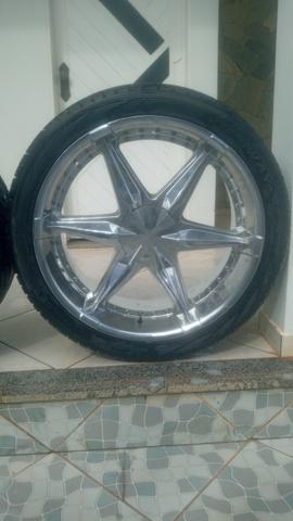 Vende-se roda cromada aro 24 universal já vai completa com os pneus - Foto 2