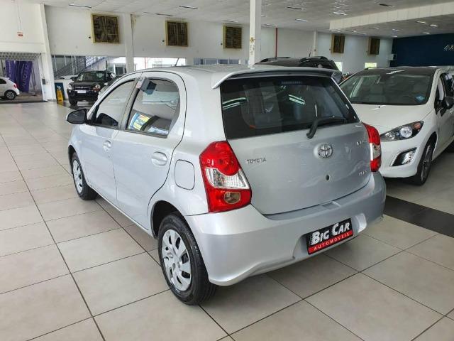 Toyota Etios XS 1.5 Flex 16V 5p Aut. Prata - Foto 3