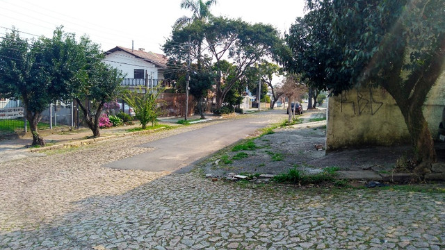 Duas Casas 4 dormitórios frente 2 Ruas estac 8 carros Junto Planalto - Foto 19