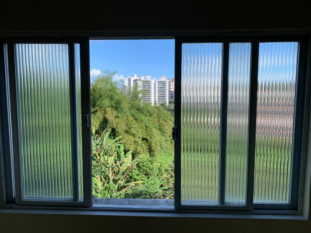 Apt na rua principal de Brotas - D.João VI - totalmente sem sol, super ventilado