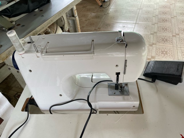 Máquina de costura Elgim Genius  - Foto 3