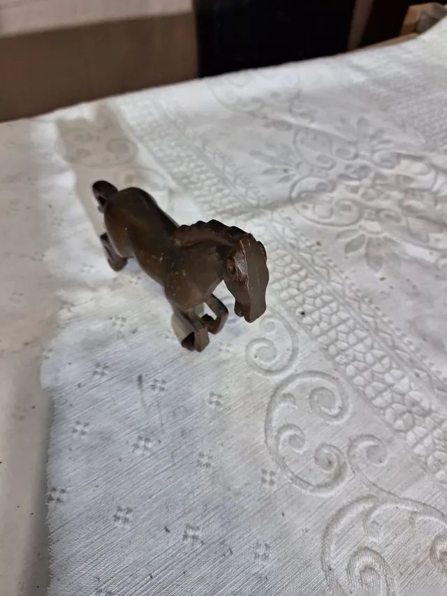 Cavalo ?  em metal .antiguidade 