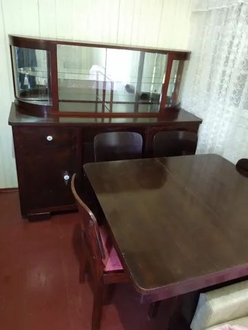 Conjunto cristaleira e mesa com quatro cadeiras antiguidade  - Foto 2