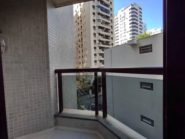 Apartamento 4 Dormitórios (3 Suítes) - 2 vagas, mobiliado, para locação anual na Praia das