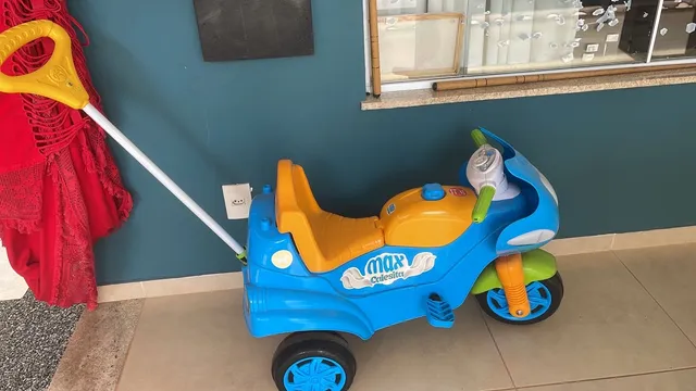 Motoca Carrinho De Passeio Triciclo Max Calesita Azul e Verde