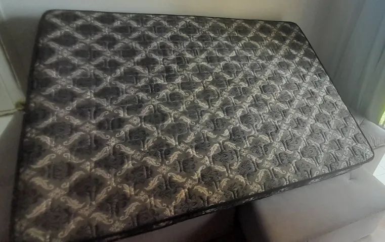 Colchão de casal com molas usado  - Foto 2