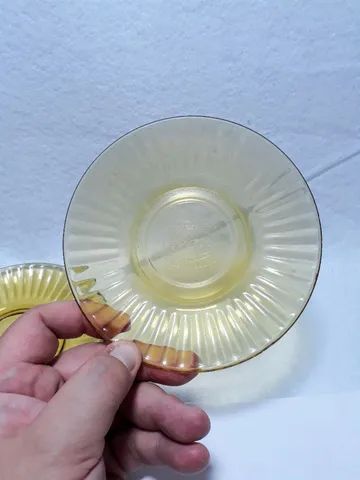 Antiguidade 02 pires de vidro Colorex  - Foto 2